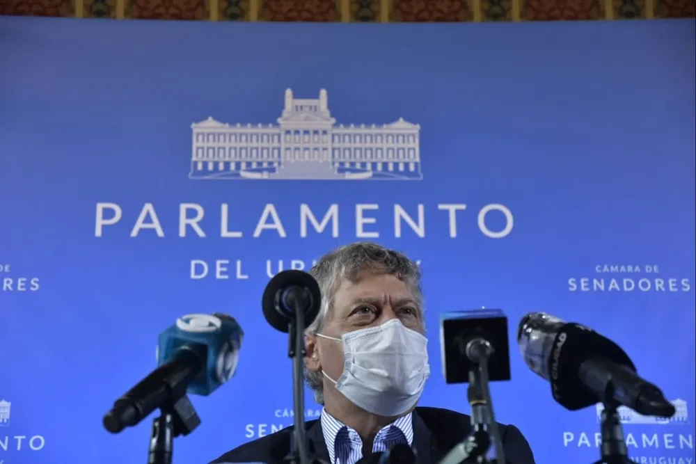 Rafael Michelini durante la conferencia de prensa posterior a la reunión