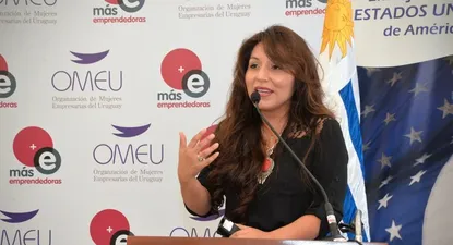 Cynthia Hellen durante su exposición en el seminario Más Emprendedoras
