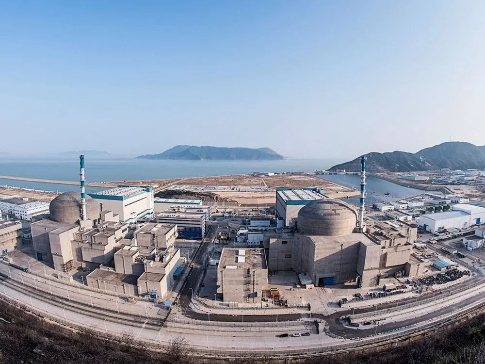 La planta comenzó a construirse en 2012 y según informó Corporación Nuclear Nacional de China el 90% de sus componentes fueron diseñados y fabricados en el país.