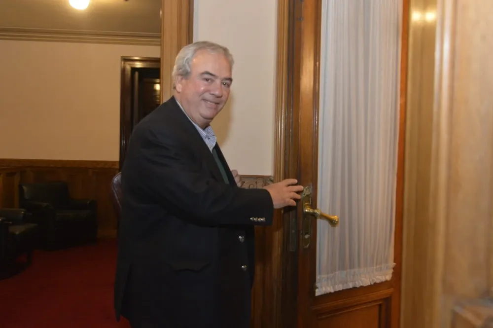 El ministro se reunión con los senadores del gobierno.