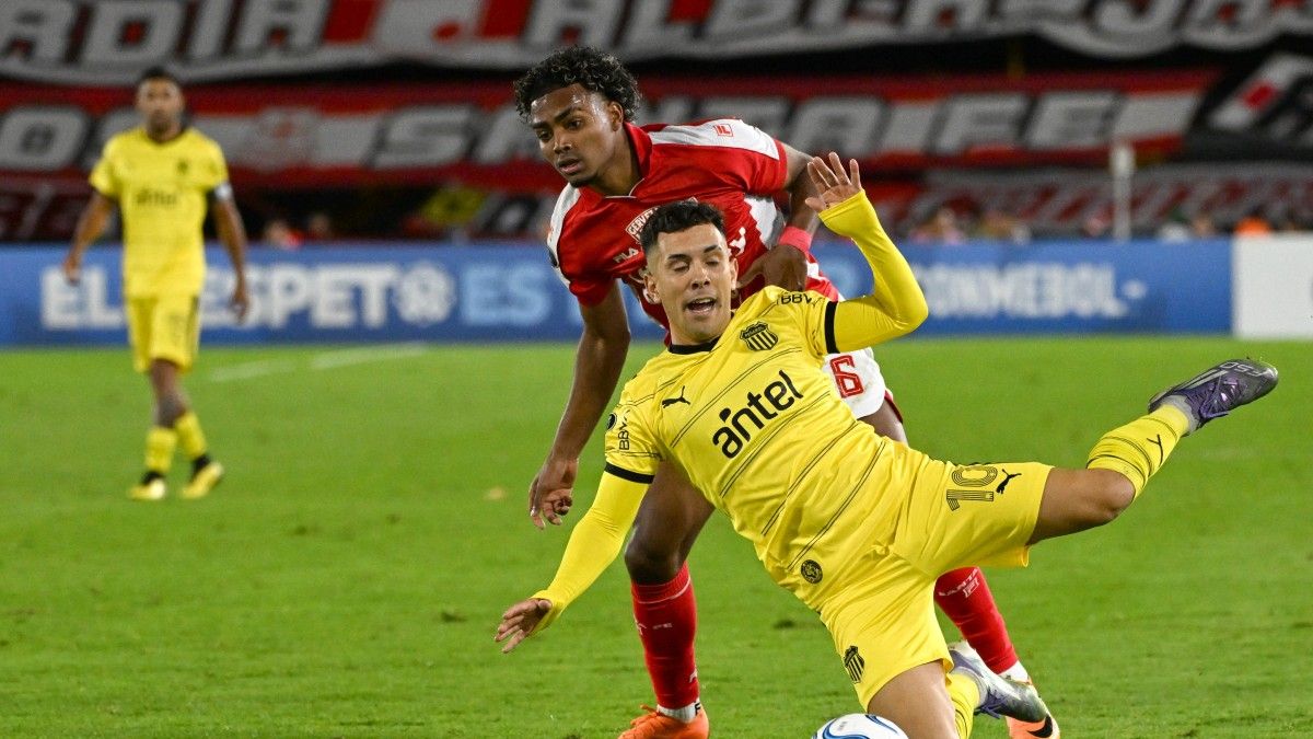 Ignacio Ruglio definió quien será el dirigente de Peñarol que acompañará a Leonardo Fernández a operarse a Madrid