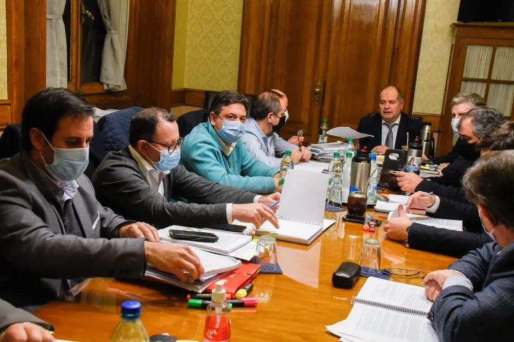 Los diputados de la coalición siguen negociando