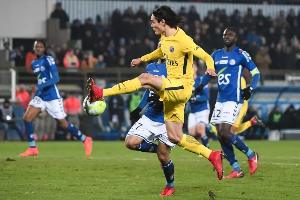 Cavani ingresó por Di María, pero no pudo cambiar el destino del partido