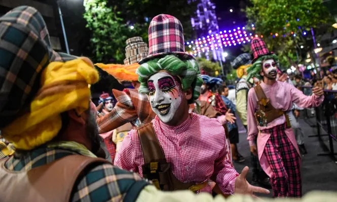 Carnaval: este jueves 23 de enero se hará el tradicional desfile por la Av. 18 de Julio.