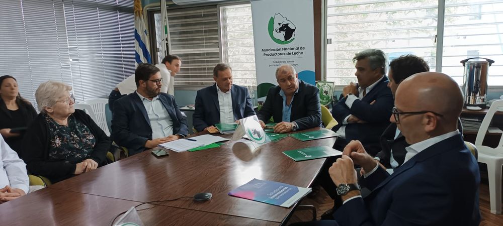 Sector lechero: la ANPL, en su sede, recibió este martes 15 a Álvaro Delgado, candidato a la Presidencia de la República.