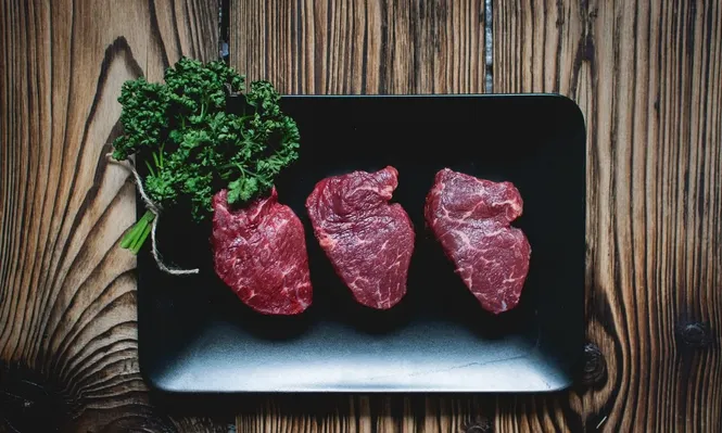 La tienda de carne es una experiencia muy distinta a las carnicerías convencionales