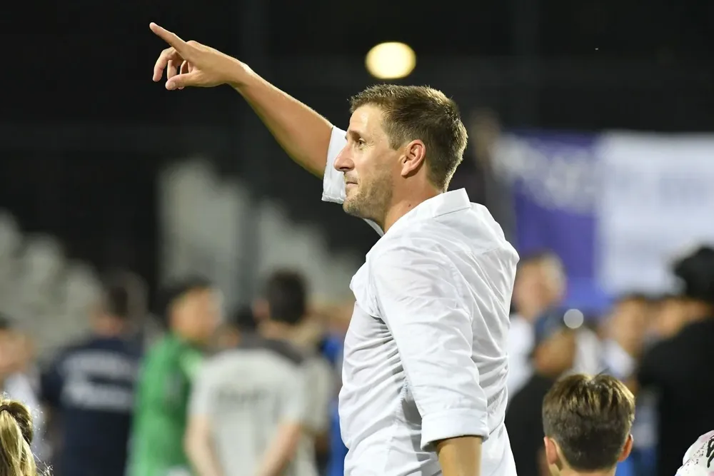 Emiliano Alfaro, entrenador de Liverpool