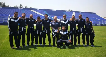 Chavo Díaz con el profe Gioscia y el staff técnico de Celaya