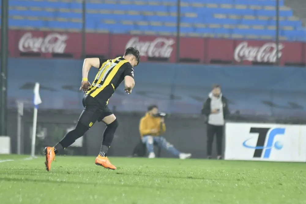 Valentín Rodríguez volvió a jugar en Peñarol tras la dura lesión en su rodilla