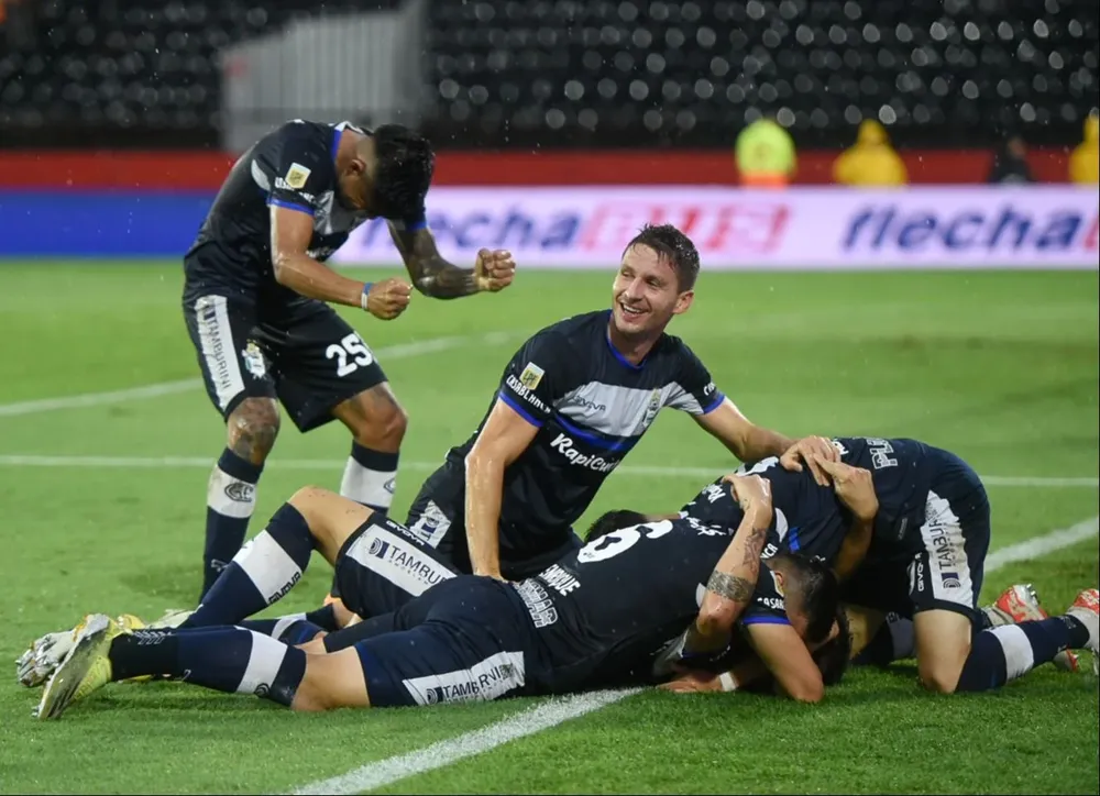 El festejo de Gimnasia, que sigue en Primera