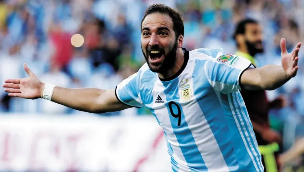 Gonzalo Higuaín inició el camino a la goleada albiceleste ante Venezuela