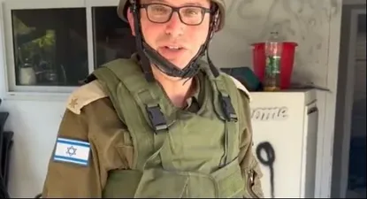 Roni Kaplan, portavoz de las Fuerzas de Defensa de Israel, en la casa de Shany Goren