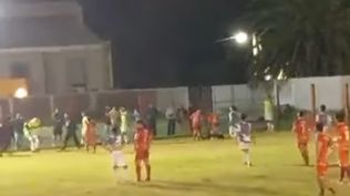 Brutal trompada a un juez en la liga de Minas&nbsp;