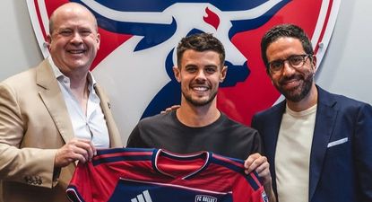 Joaquín Valiente con la camiseta del Dallas FC de Estados Unidos