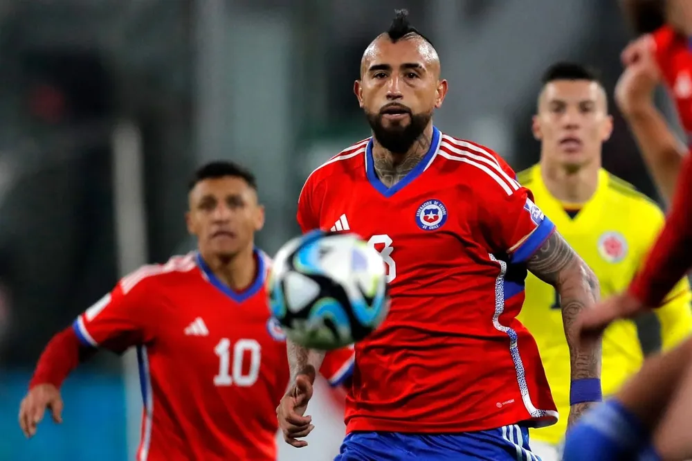 Arturo Vidal con la camiseta de la Roja