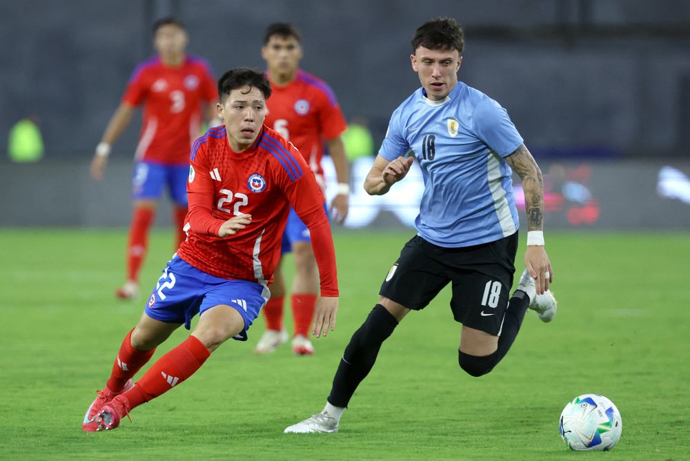 Leandro Hernández de Chile ante Germán Barbas de Uruguay