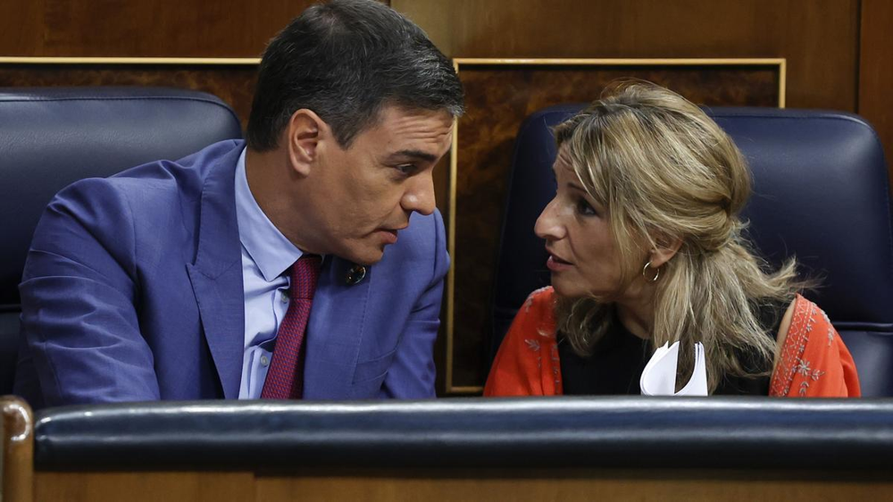 El presidente degl Gobierno español. Pedro Sánchez y la ministra de Trabajo, Yolanda Díaz.