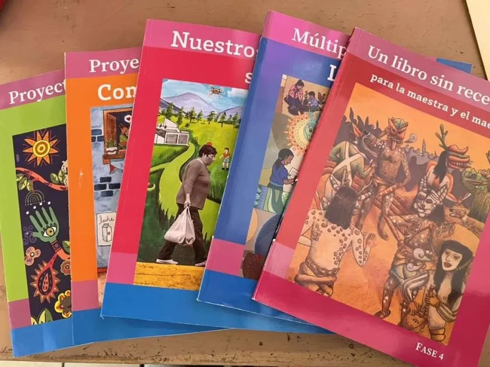 Libros escolares distribuidos por el gobierno generan polémica en México