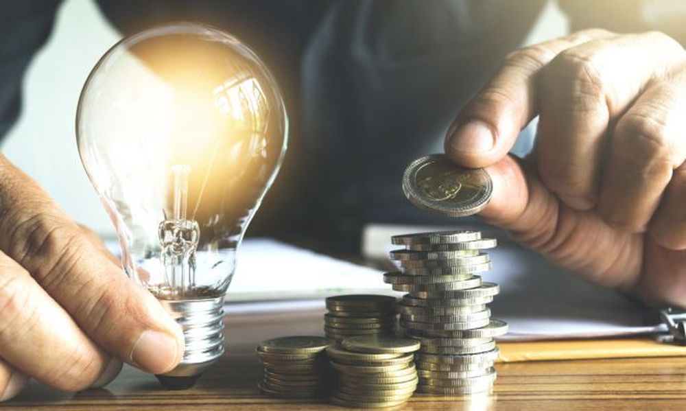 El precio de la luz se desploma hoy en España.