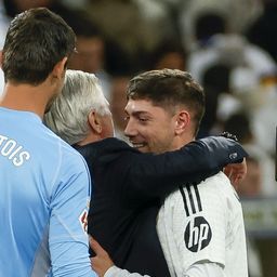 El abrazo de Ancelotti y Valverde