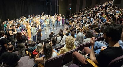 Escritores hicieron una lectura colectiva del libro Cometierra, cuestionado por Victoria Villarruel