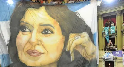 La bandera de Cristina desplegada en Diputados