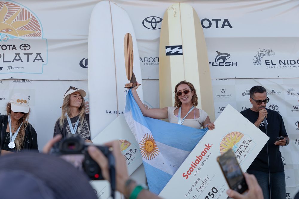 Festejo argentino en la Copa Río de la Plata de surf