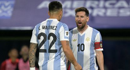 Lautaro Martínez y Lionel Messi en Argentina vs Perú