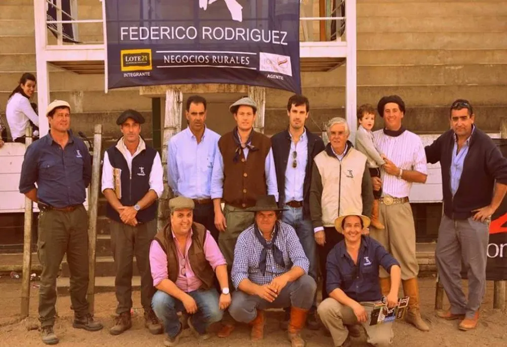 Integrantes de la cabaña y del escritorio en el remate