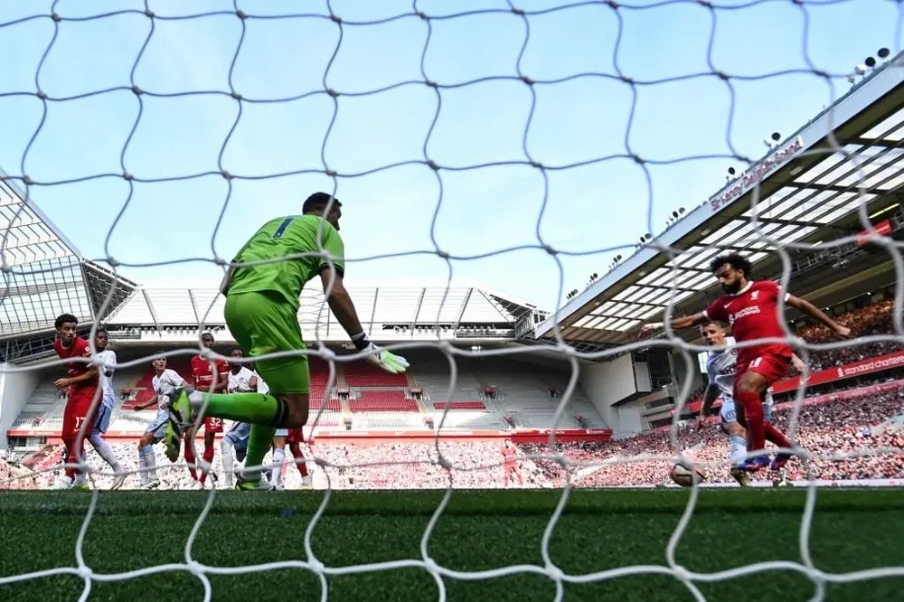 Liverpool de Alexis Mac Allister goleó al Aston del Dibu Martínez