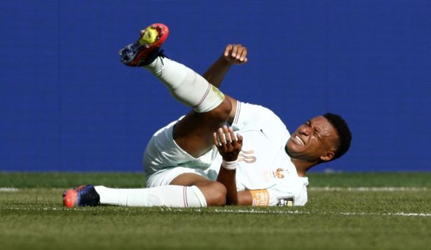 El momento en el que Kylian Mbappé se tiró al suelo en el partido ante Marruecos
