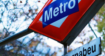 Estación del Metro frente al Santiago Bernabéu