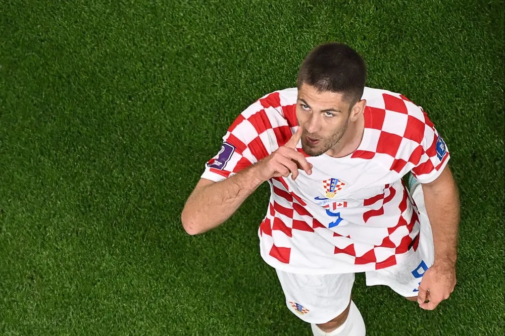 Andrej Kramarić festeja tras anotar su primer gol en el Croacia vs Canadá