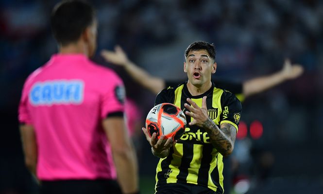 Franco Escobar en la final de la Supercopa Uruguaya entre Peñarol y Nacional