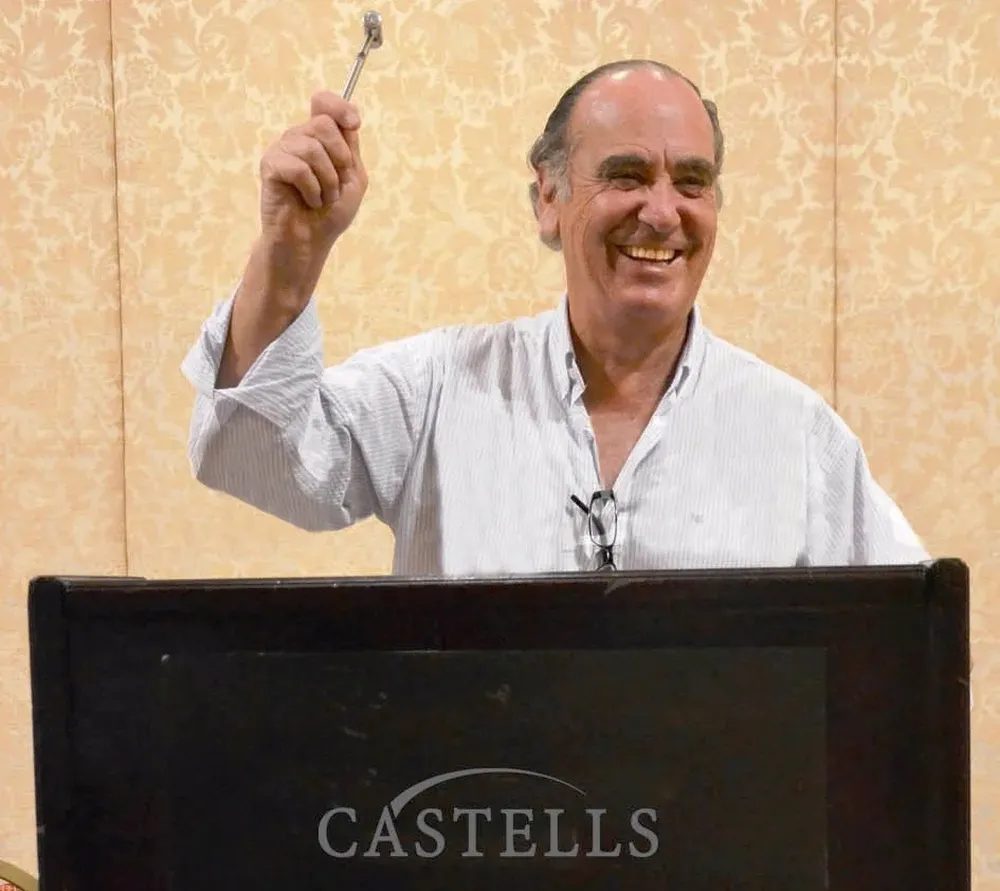 Horacio Castells en un remate en Punta del Este