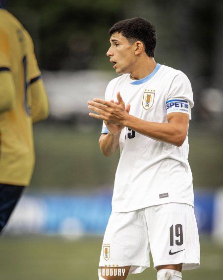 Thiago Mora, capitán de la selección sub 17 de Uruguay