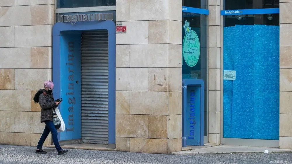 tienda cerrada de Imaginarium en Zaragoza