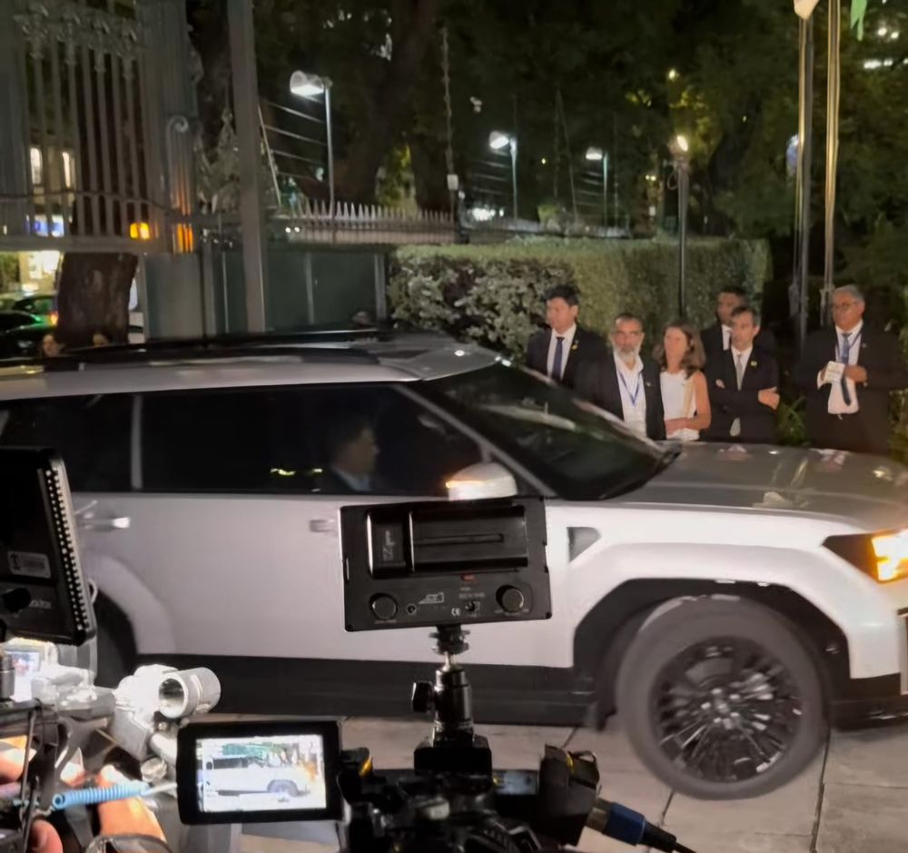 Nueva camioneta de Yamandú Orsi