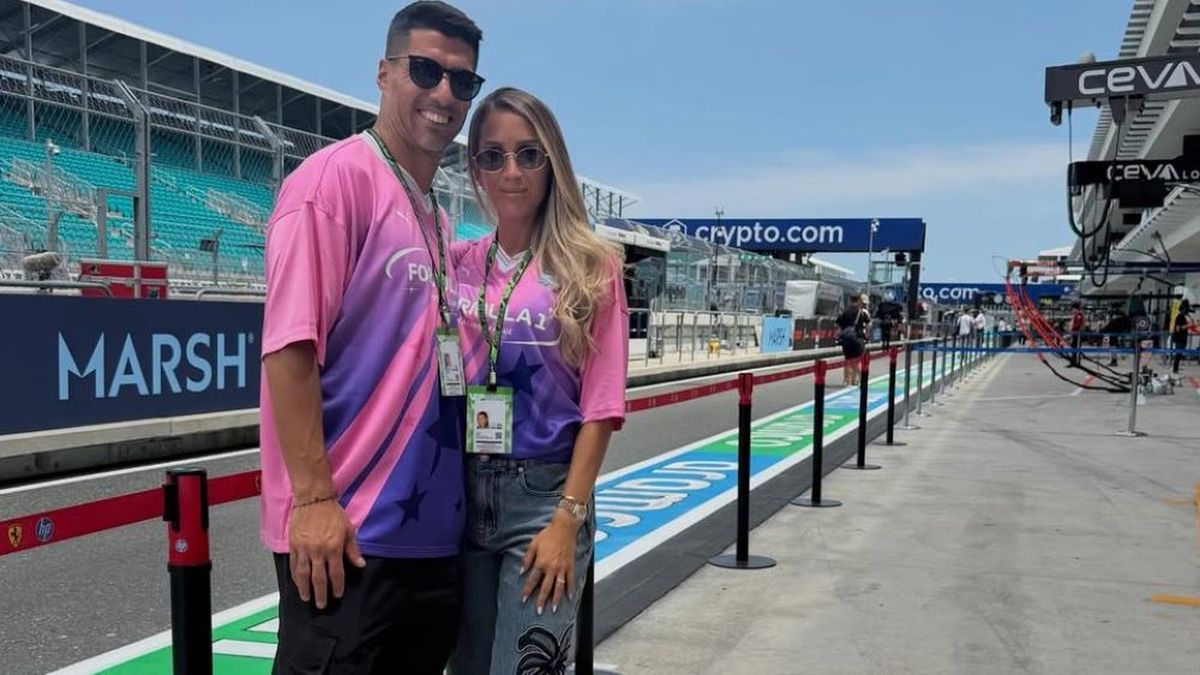 La foto de Luis Suárez con un piloto top de la Fórmula 1 previo al Gran Premio de Miami que se corre hoy