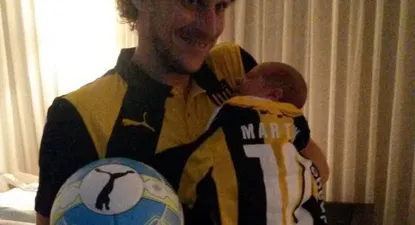 Forlán con Martín y la pelota
