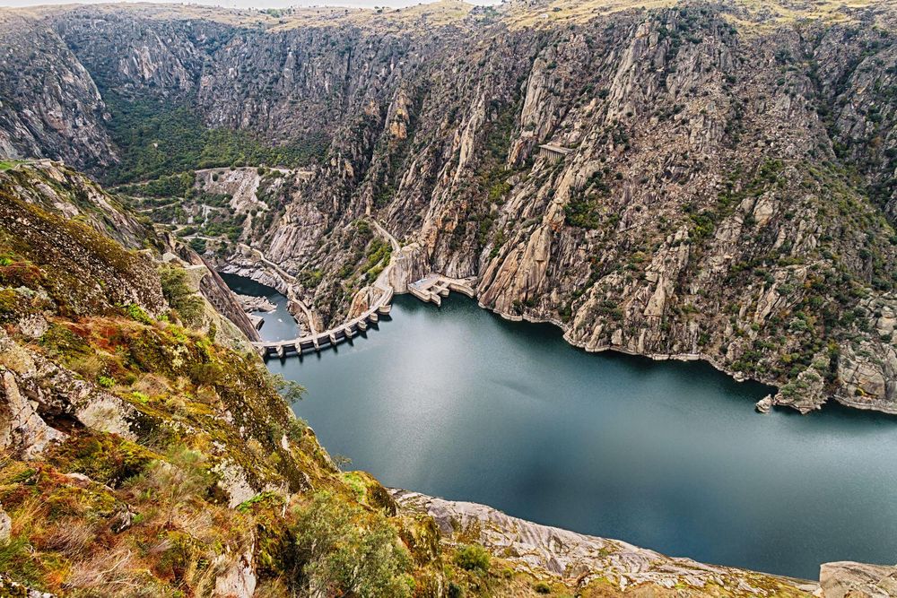 Presa de energía hidráulica de Aldeadavila en el Río Duero, en la frontera entre España y Portugal.