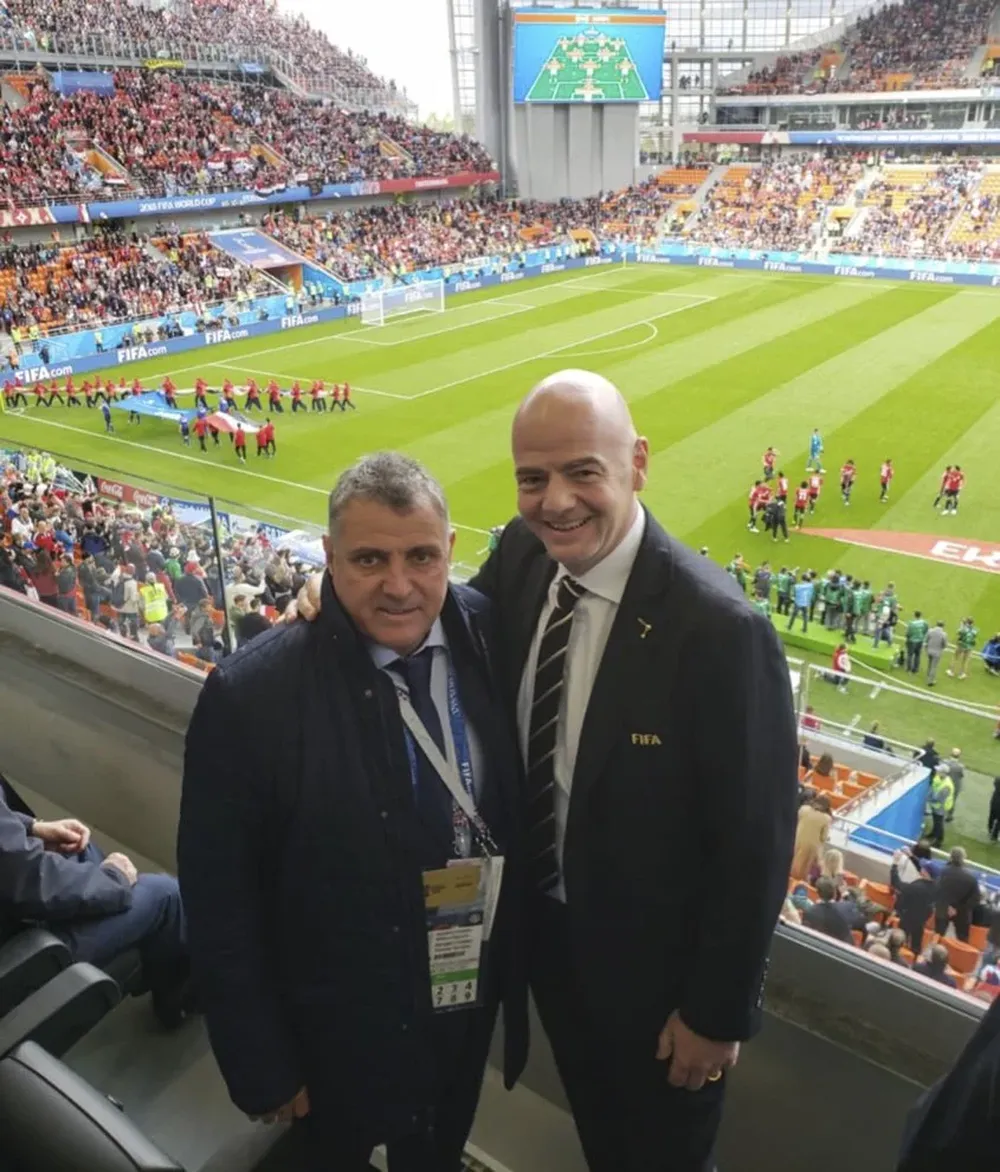 Wilmar Valdez y el presidente de FIFA Gianni Infantino