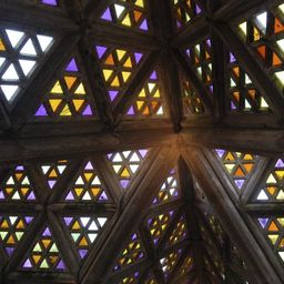 La capilla de vidrio a 60 kilómetros de Montevideo que un arquitecto catalán diseñó para una escritora uruguaya poco antes de su muerte
