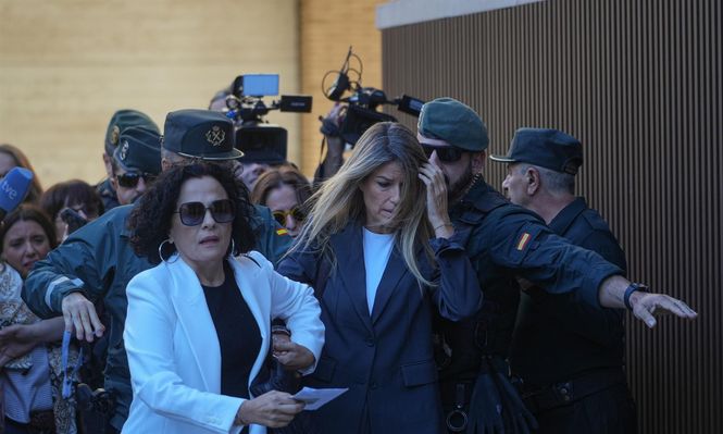 La periodista Maribel Vilaplana al ingresar al juzgado de Catarroja.&nbsp;
