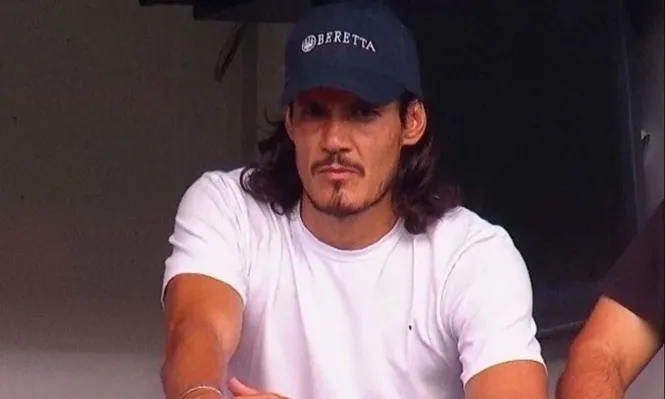 Edinson Cavani vio a Boca Juniors desde un palco de La Bombonera