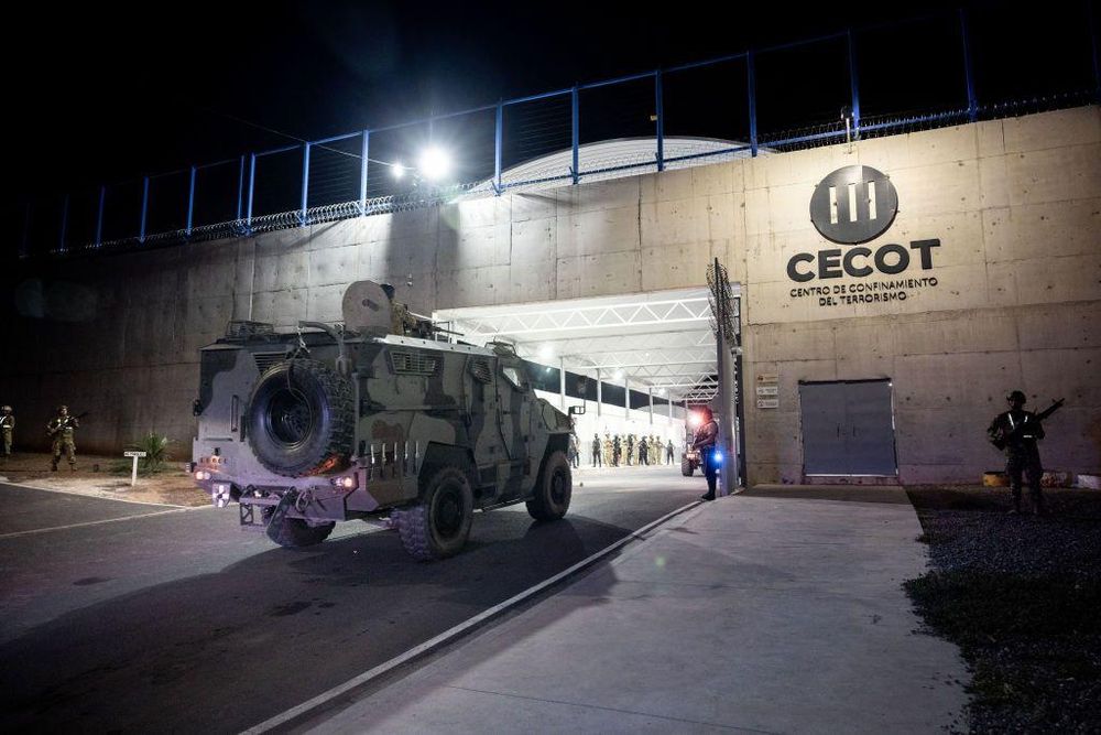 El Cecot es la megacárcel símbolo de las políticas de seguridad del gobierno de Bukele en El Salvador.