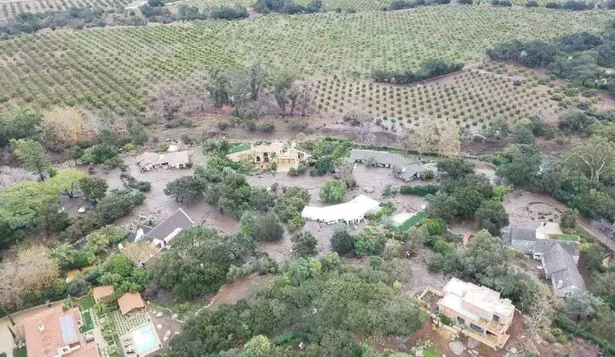 Se intensifica la búsqueda de dos decenas de desaparecidos en California luego del alud que ya dejó 15 muertos.