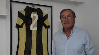 Sandoval guarda en su casa la camiseta que lució con Peñarol
