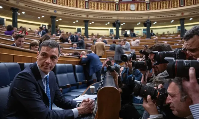 Pedro Sánchez durante la votación de la ley de amnistía |