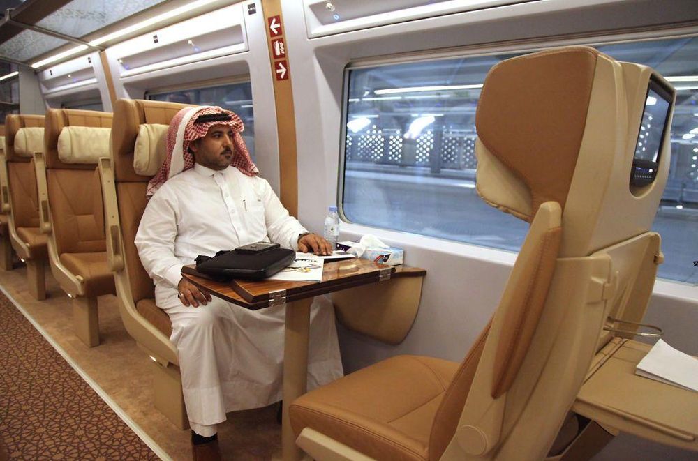 Empresas españolas han ganado contratos para construir líneas de alta velocidad en otros países, como la que conecta Medina y la Meca, en Arabia Saudita.